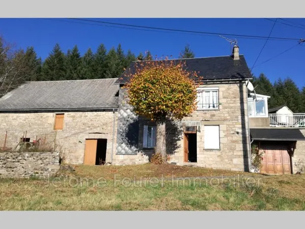 MAISON-GRANGE en pierres à 15mn au nord d'EGLETONS