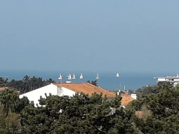 Beau studio petite vue mer + parking + piscine 