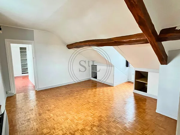 Appartement Versailles 2/3 pièce(s) 41.71 m2 ( 61.49 m2 au sol ) 
