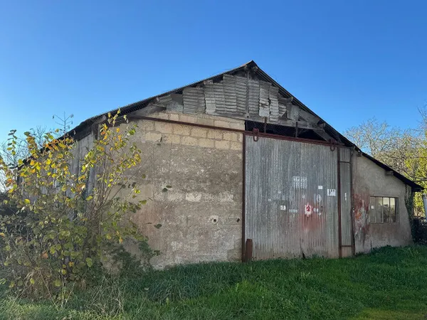 Local 1 pièce 116 m² 