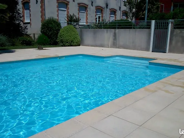 Appartement T3, terrasse, double garage, piscine 