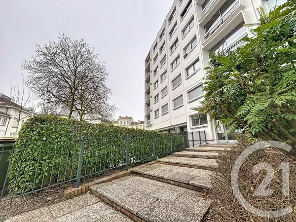 Studio 1 pièce 26 m² 