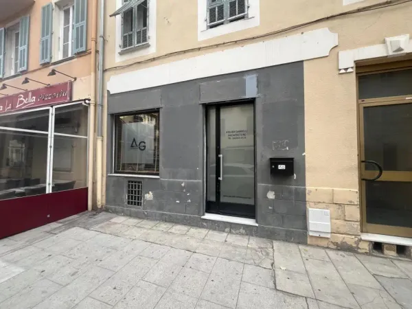 A VENDRE, MURS COMMERCIAUX LIBRES, SURFACE 42 M² SECTEUR RIQUIER NICE 