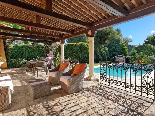 Appartement rez-de-jardin 140 m² avec grand jardin et piscine privée - Cannes Californie 