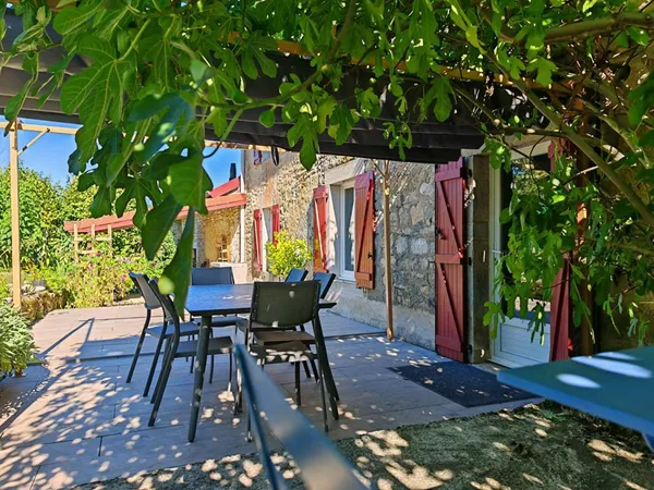 Maison jurassienne 183 m2, 3 chambres et dépendances 