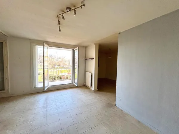 Appartement avec balcon proche commerces 