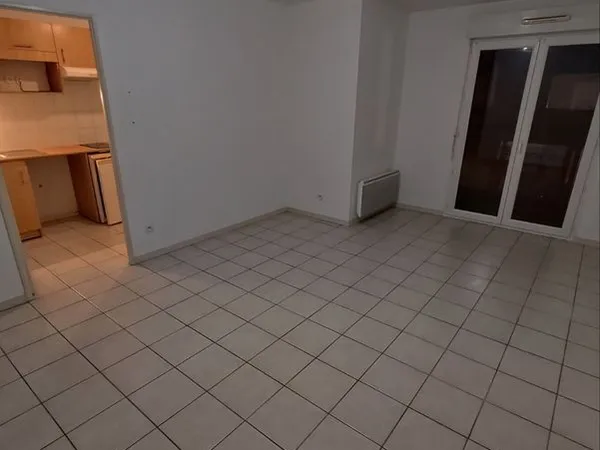 📍 T2 meublé - 43,5 m² - Balcon + Parking - Résidence sécurisée avec piscine - Proche 