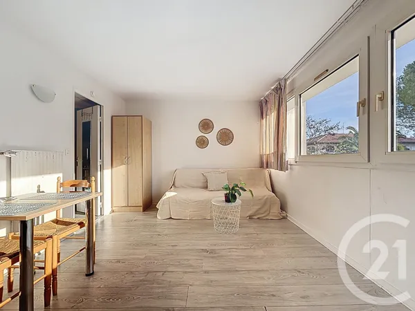 Studio 1 pièce 24 m² 