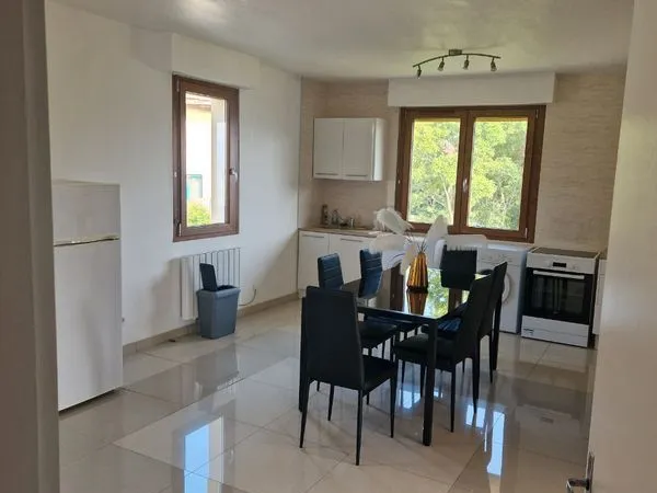 Belle chambre à louer de suite dans appartement meublé 
