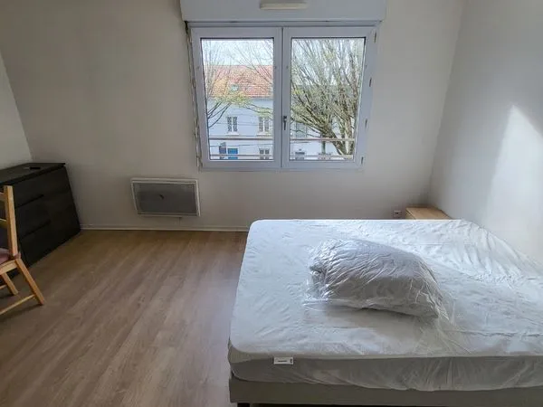 Grand studio meublé Nantes Est 