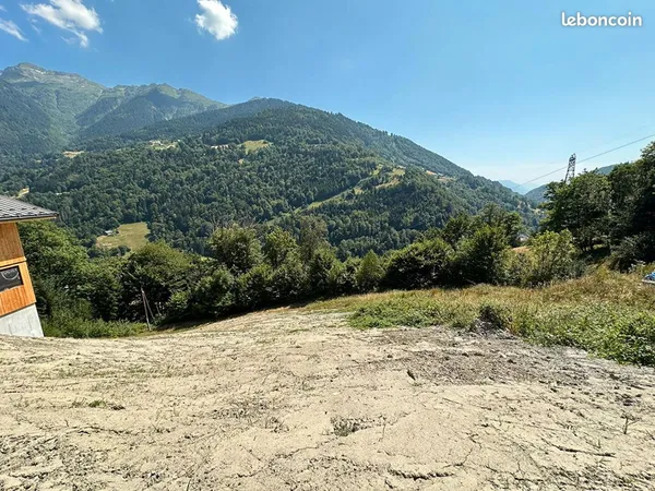Terrain 1045 m² QUEIGE 
