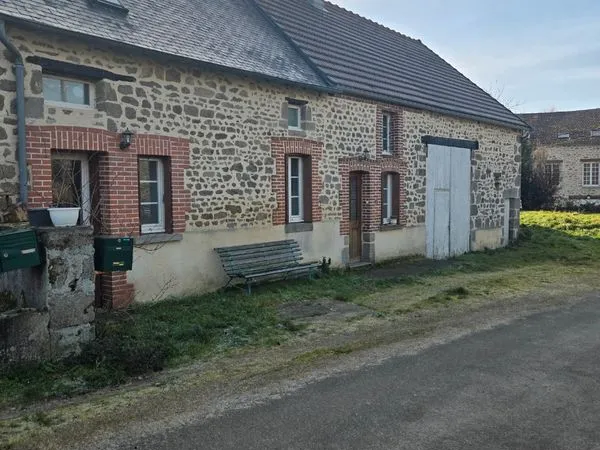Maison en pierre avec grange et terrain - fort potentiel 