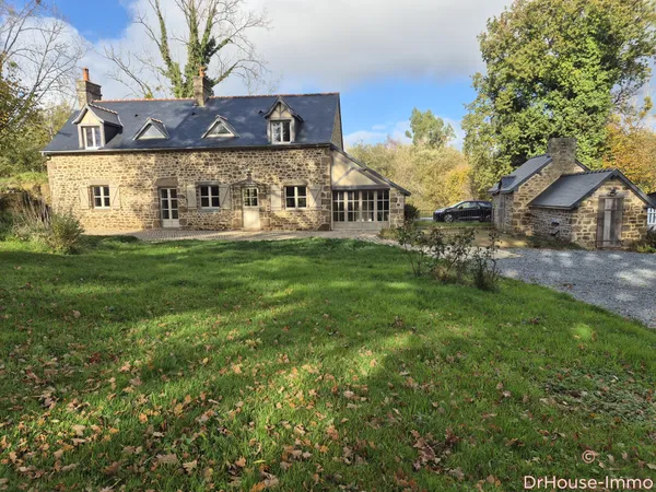 A 6 mn env de GORRON, belle longère rénovée, 4 chambres, dépendances, sur terrain de 1ha36 