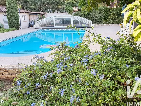 Propriété 6 pièces 257 m² 