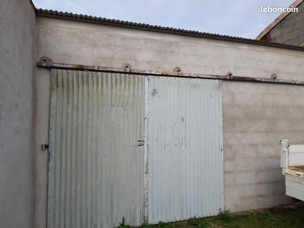 A louer grand garage de 50m2 