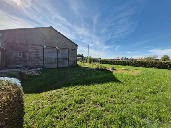 Local 2 pièces 165 m² 