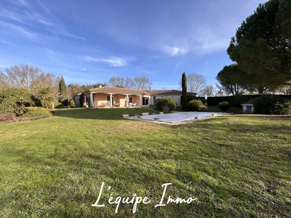 VILLA PLAIN PIED 169 m2 HAB SUR 7150 m2 DE TERRAIN VUE PYREN 