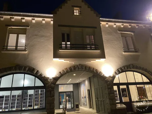 Local commercial 880 m² 