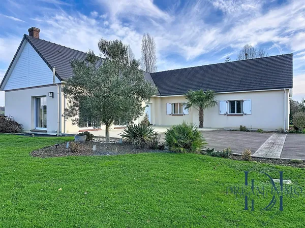 Maison de plain-pied, fonctionnelle, 3 à 4 chambres, au calme. 