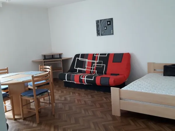 Meublé avec garage 