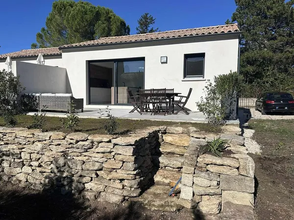 Maison avec terrasse et jardin 