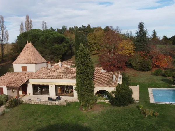 Maison 8 pièces 240 m² 