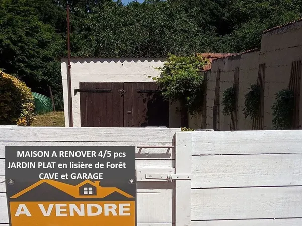 Maison à rénover entièrement, en lisière de forêt 