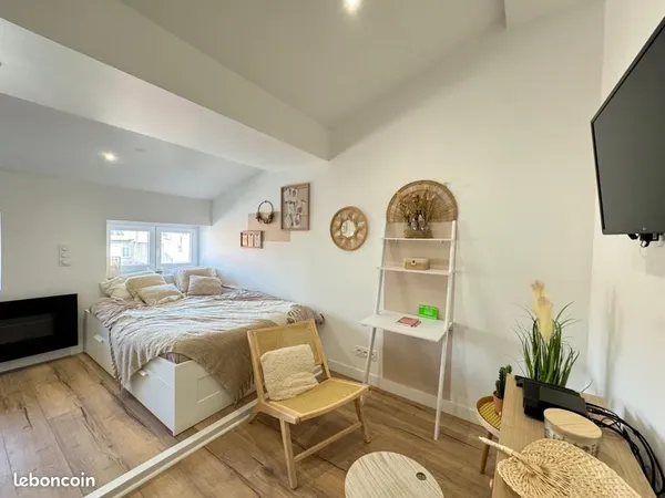Studio 1 pièce 23 m² 