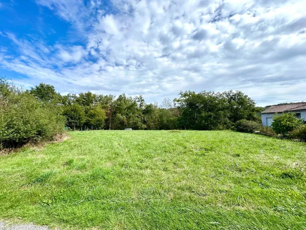 Lanzac- terrain 2005m2 avec CU opérationnel 