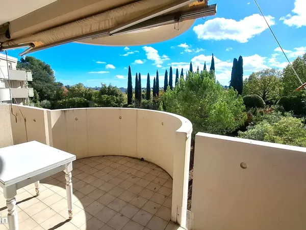 Alco, Conseil Général (lumineux, traversant, deux terrasses) 