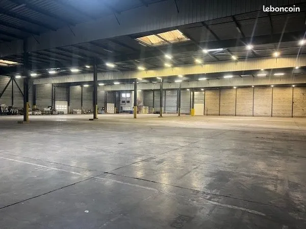 Local logistique 2 000 m² 