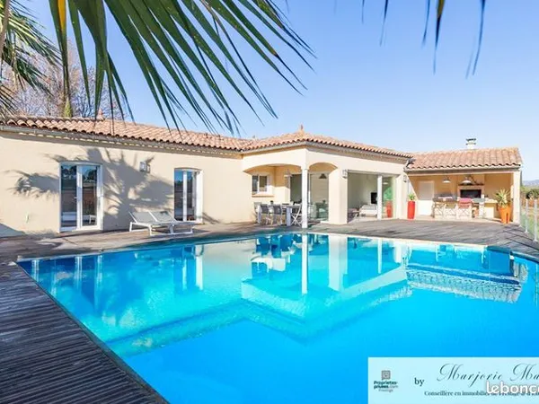 Villa 5 pièces 143 m² 