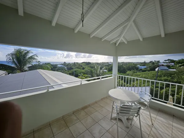 Villa F5 avec piscine et petite vue mer à vendre Sainte-An 