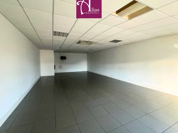 À louer - Local professionnel 134 m2 - 1er étage - Jarry 