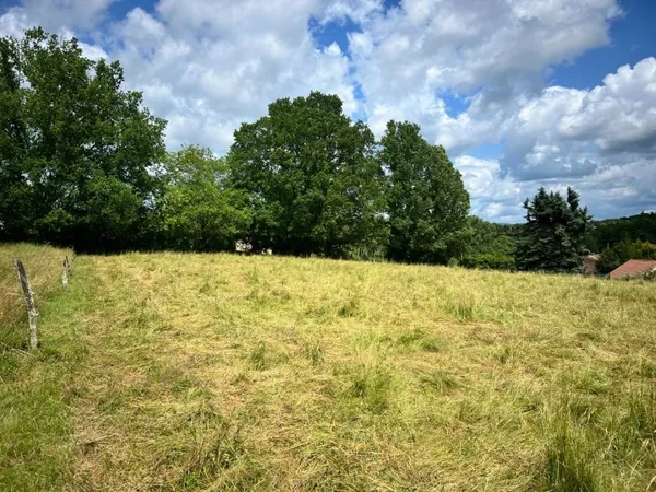 TERRAIN A BATIR SECTEUR LALINDE 2578 mÂ².