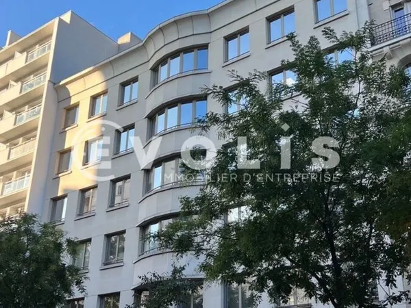 Bureaux - A LOUER - 366 m² non divisibles 