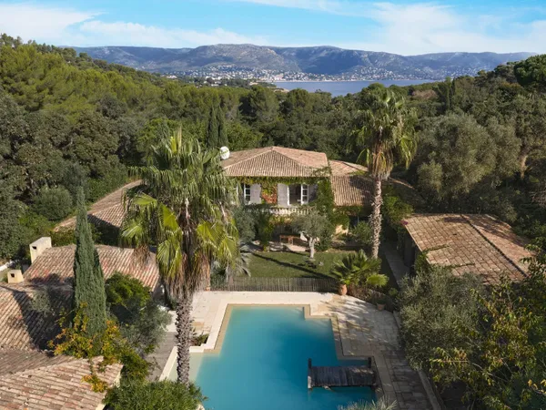 Maison 8 pièces 482 m² 