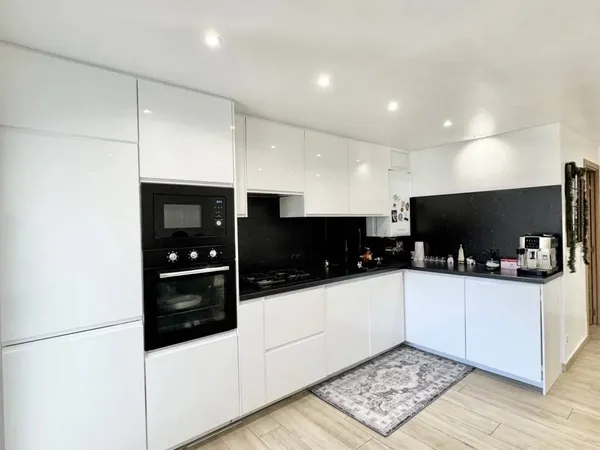 Appartement 3 pièces 82 m² 