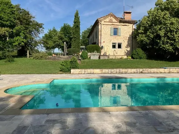 Domaine d'exception au Pays Cordelais avec 5 ha de terrain 