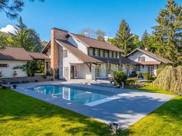 Maison 12 pièces 369 m² 