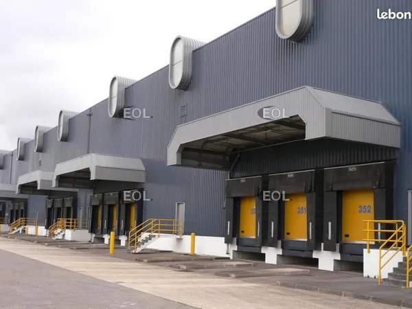 Local logistique 8 021 m² 