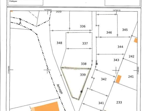 Terrain constructible en lotissement viabilisé. 