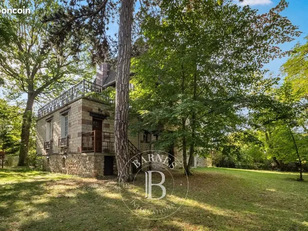 Propriété 11 pièces 214 m² 