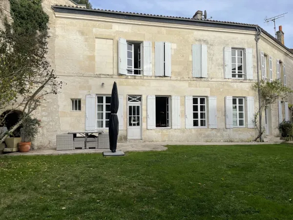 Maison 10 pièces 252 m² 