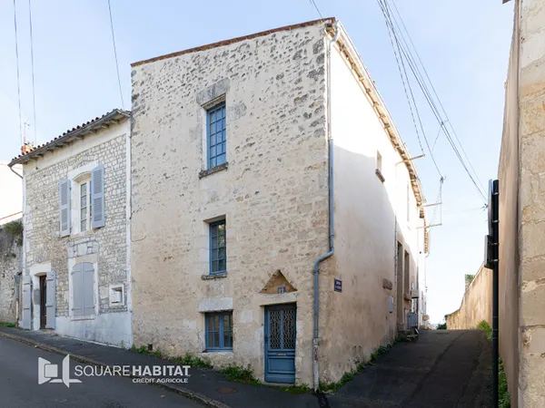 Maison 4 pièce(s) / 2 Chambre de 110 m2 à Fontenay Le comte 