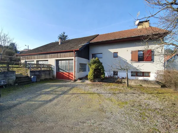 Maison + atelier sur terrain de 946 m² 