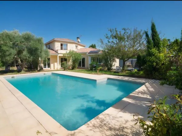 Maison 1 pièce 165 m² 