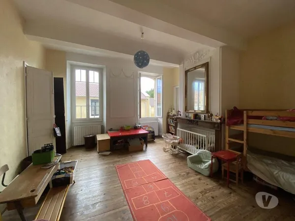 Maison bourgeoise avec jardin et piscine et appartement 