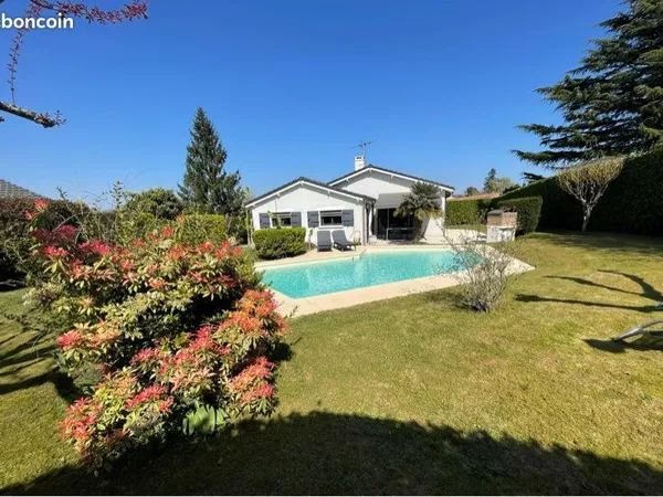 Maison 5 pièces avec piscine et vue dégagée sur Bordeaux 