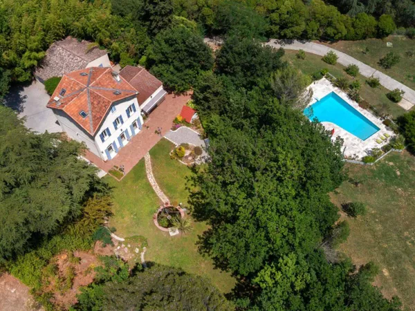 Villa 6 pièces 210 m² 